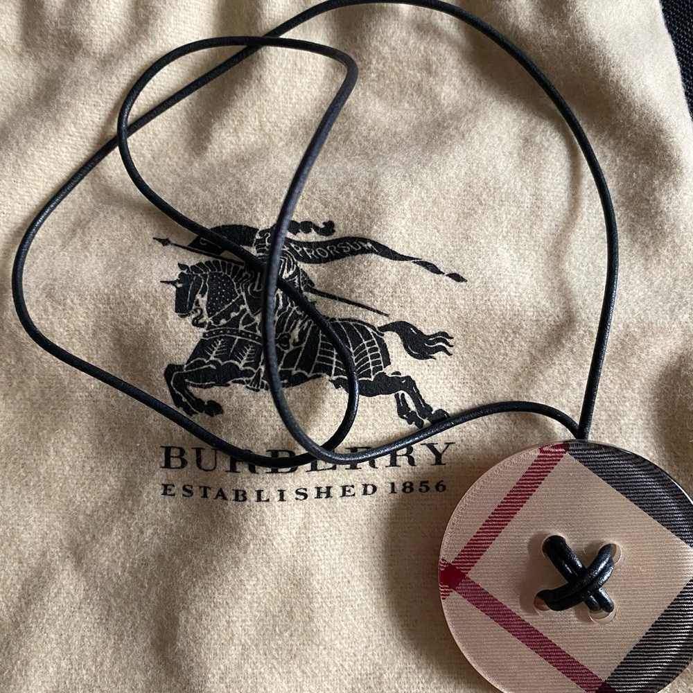 Authentic burberry necklace.RESERVED FOR @hausofbirdie  FOR TRADE
